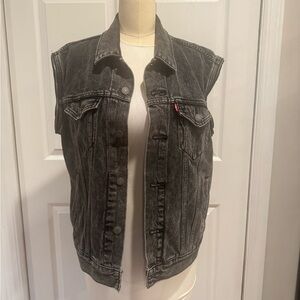 Vintage Levi's Black washes Denim Jacket with zippered sleeves